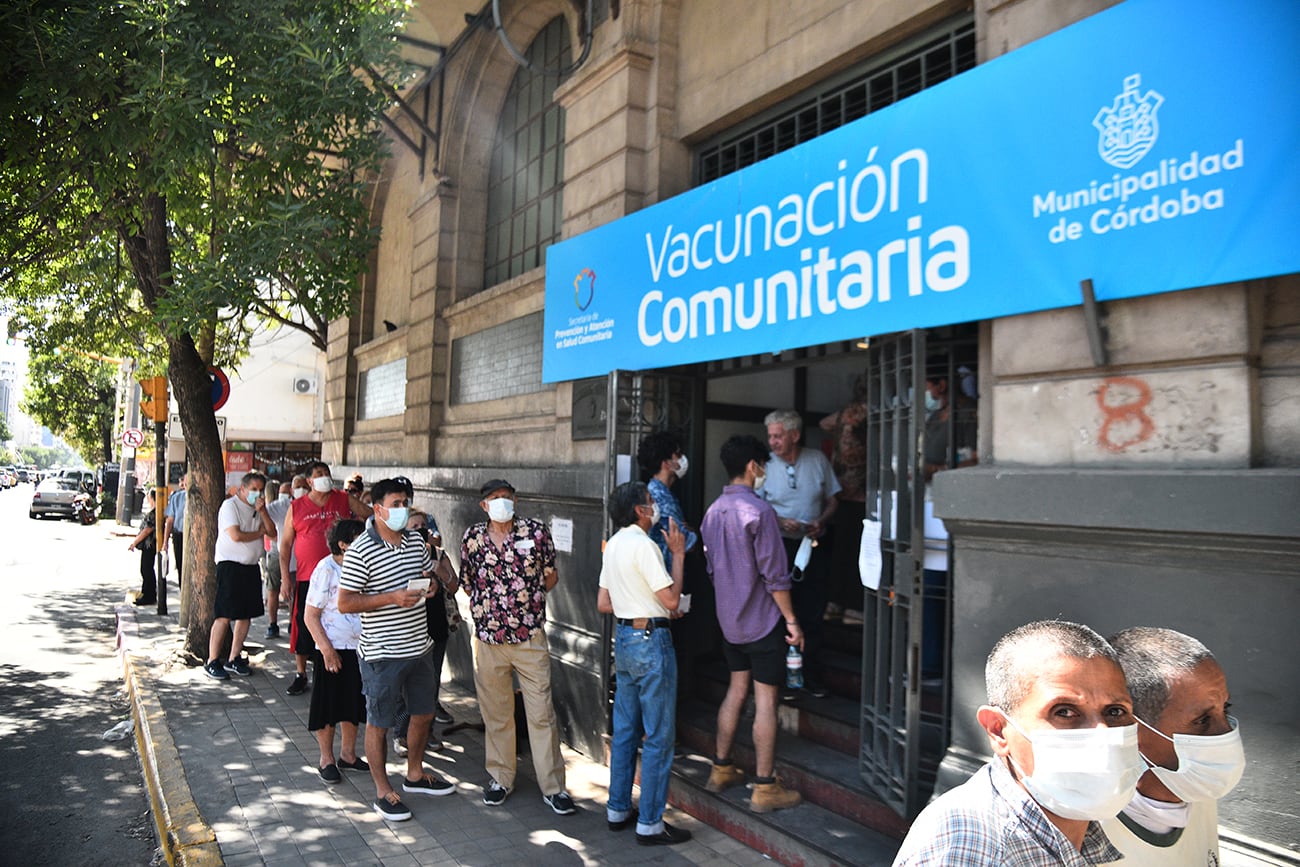 Habilitaron el exregistro civil de calle Colon para vacunación.