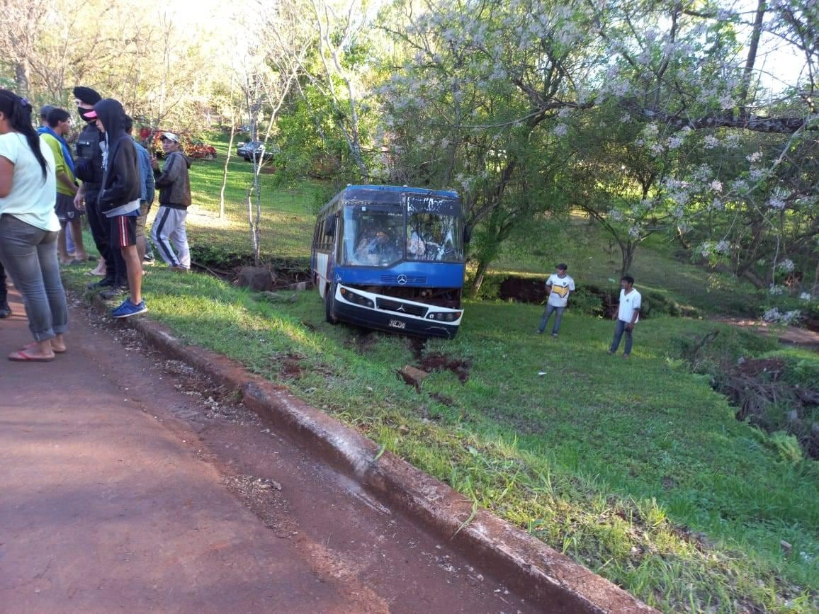 Siniestro vial en Oberá: tres tareferos heridos.