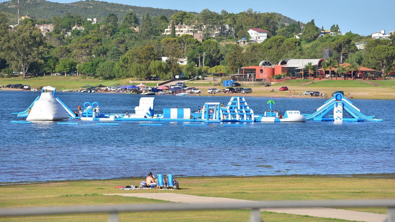 Lagos Park se encuentra en Embalse y ofrece actividades para todas las edades.