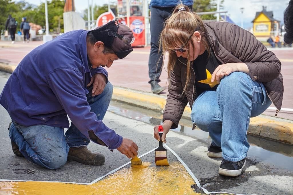 Ushuaia: familiares de víctimas de tránsito repintaron estrellas Amarillas