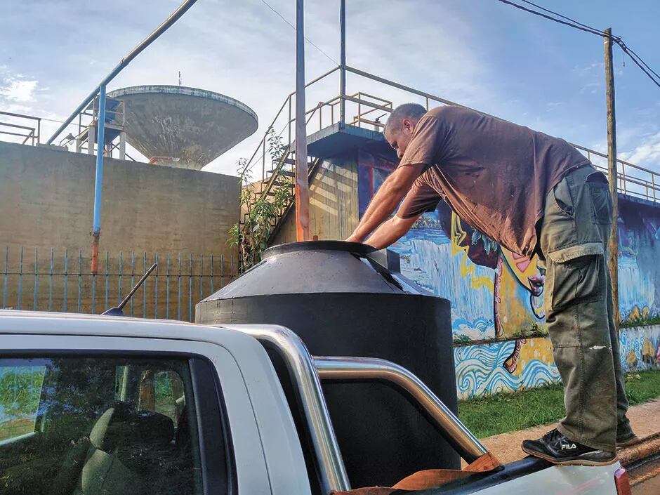 Continúa en Iguazú la falta de agua en varios barrios la ciudad ante la baja del rio  (Foto: Norma Devechi)