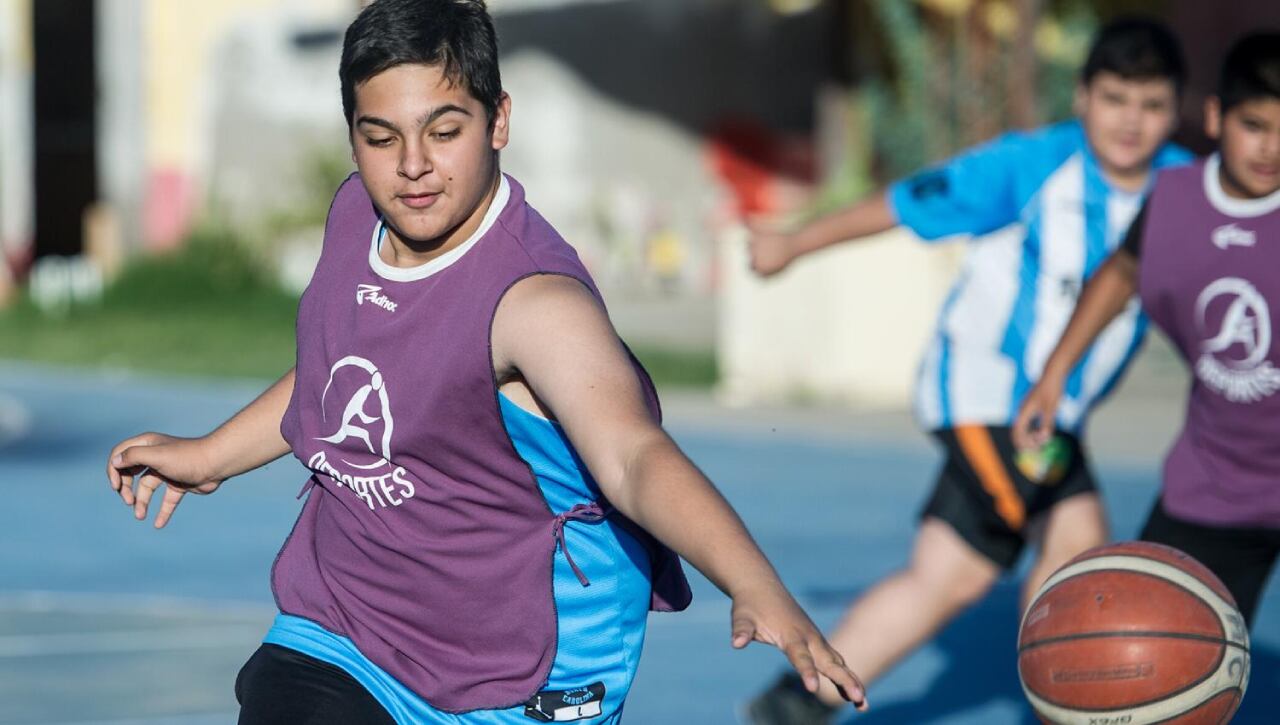 La historia de superación de Juan Carlos Fabrini, el niño con autismo que llevó a su equipo de básquet a la victoria