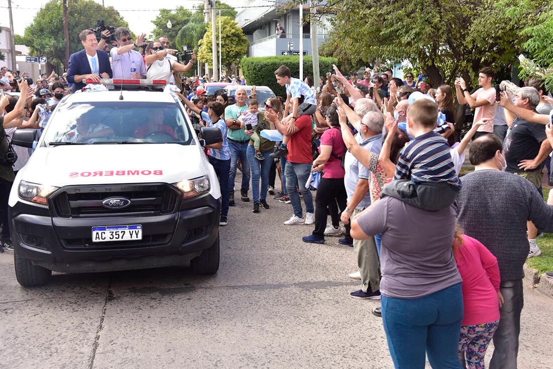 Caravana en homenaje a Mario Alberto Kempes en Bell Ville