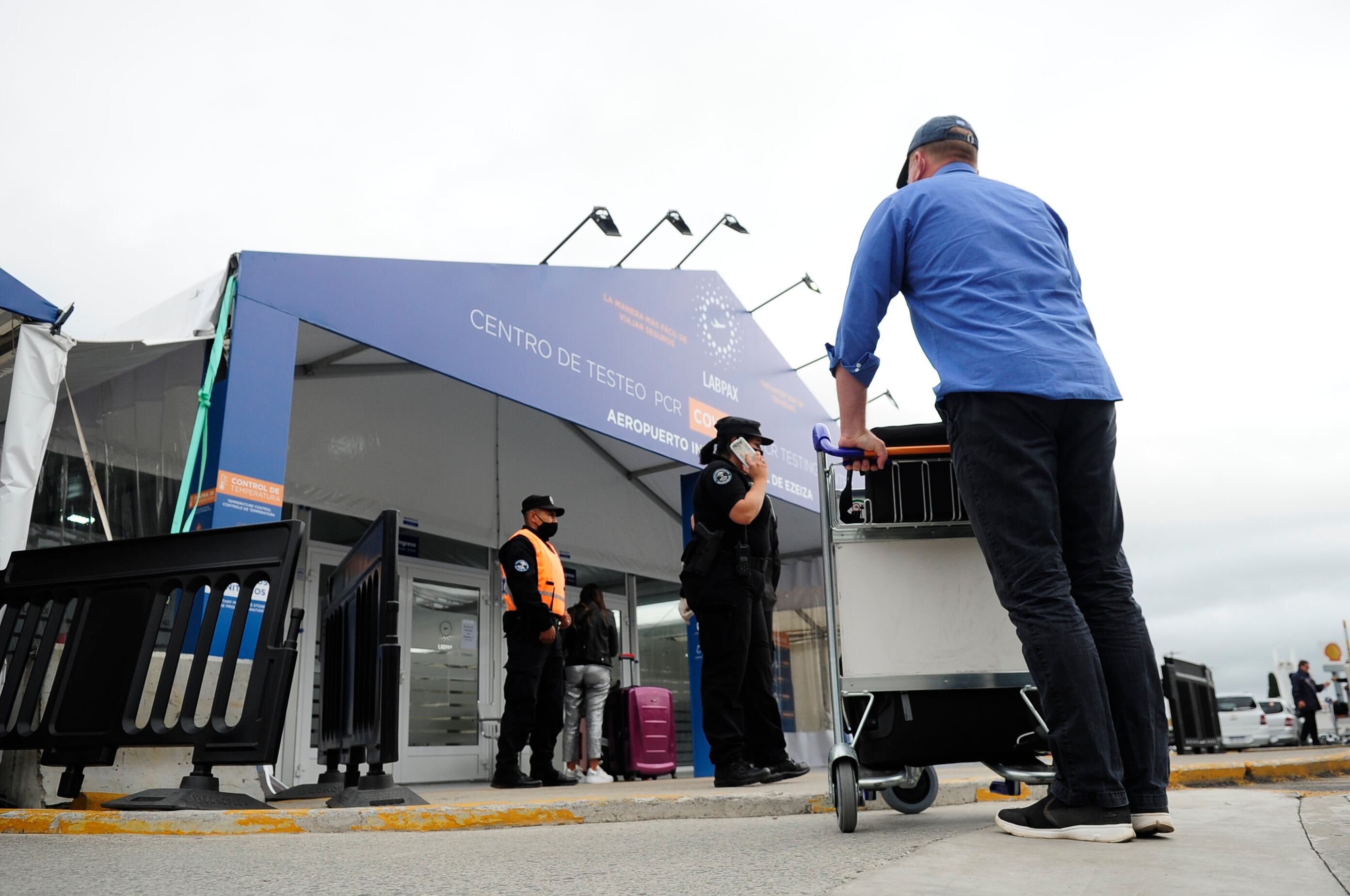 
Centro de Testeos en Ezeiza Labpax 
Foto Clarin