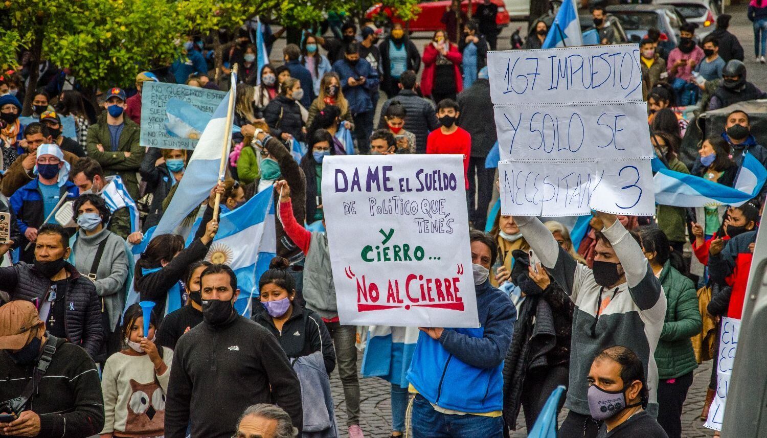 Los comerciantes y vecinos autoconvocados reclamaron por las medidas que interfieren con el trabajo de muchos establecimientos.