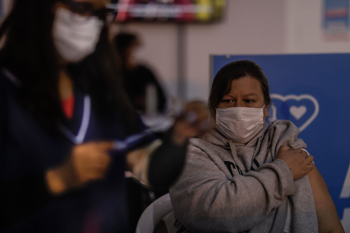 Científicos argentinos están desarrollando una vacuna contra el coronavirus, la gripe y el virus sincitial