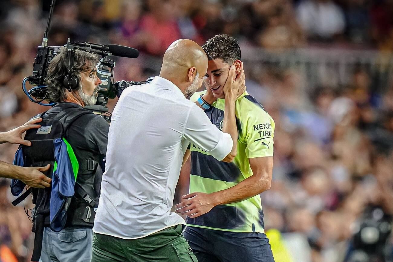 Guardiola y sus felicitaciones para Julián Álvarez (City)