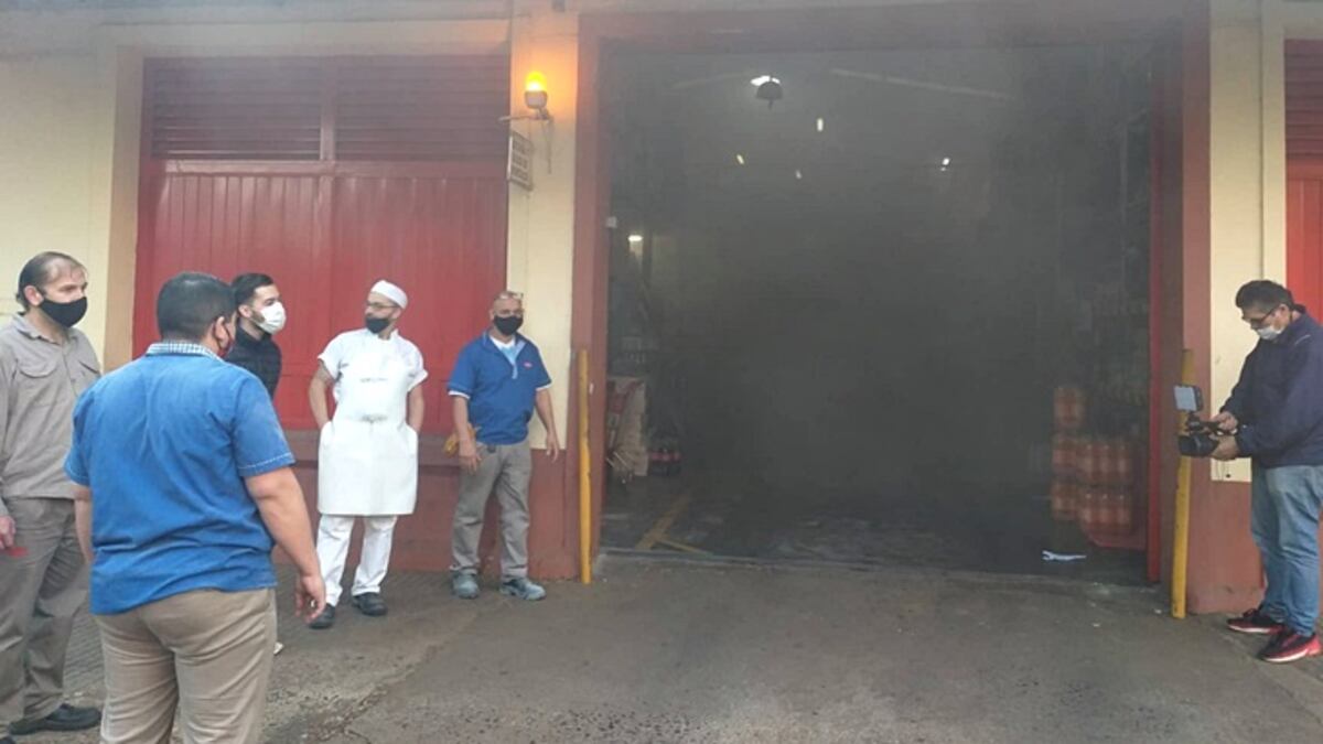 Posadas: principio de incendio en un local del Supermercado California