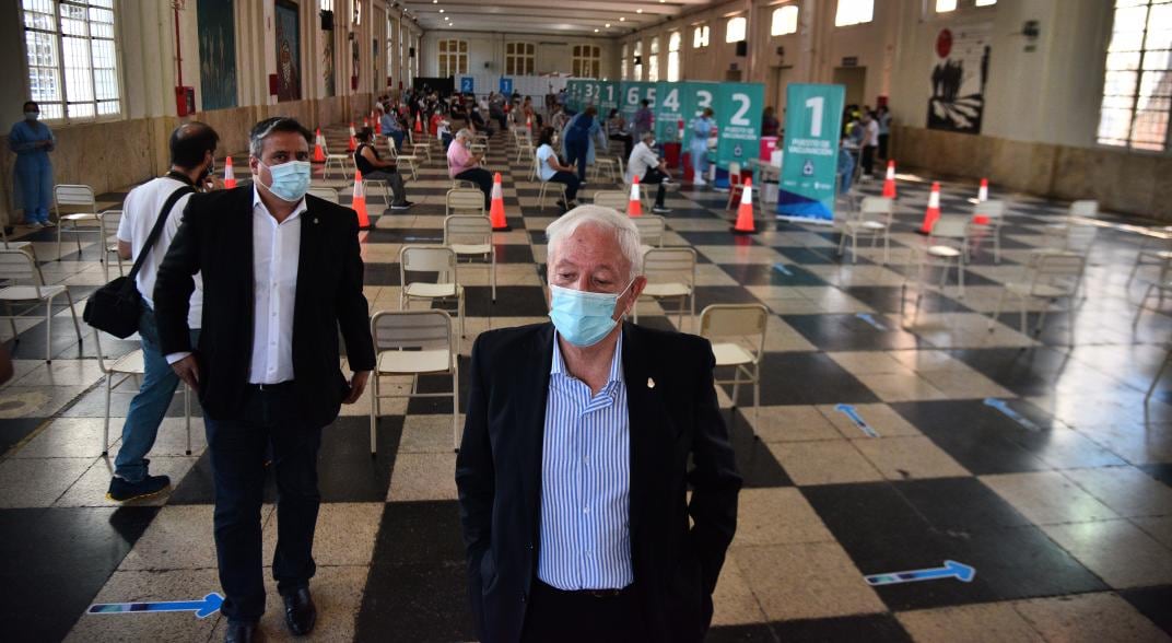 Ya comenzó la vacunación en el Comedor Universitario de la UNC (Pedro Castillo)