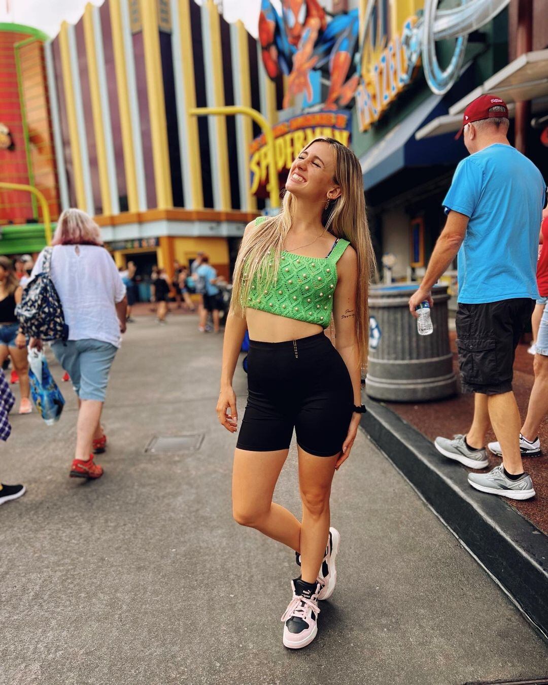 Morena Beltrán se sacó fotos desde Universal Studios. Foto: Instagram.