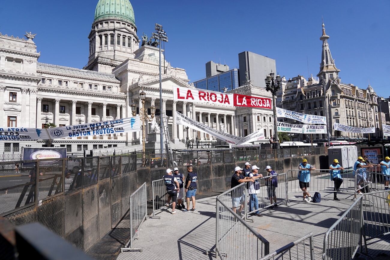 Paro Nacional de la CGT. Concentración en Plaza de Mayo. (Clarín)