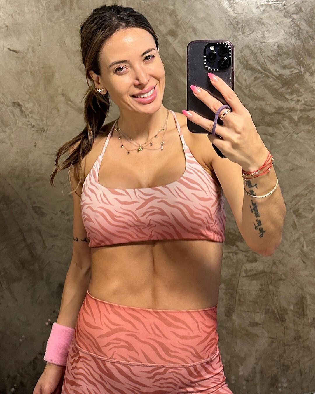 Jesica Cirio compartió las fotos de su semana en Instagram: “Haciéndome la sexy en el espejo”