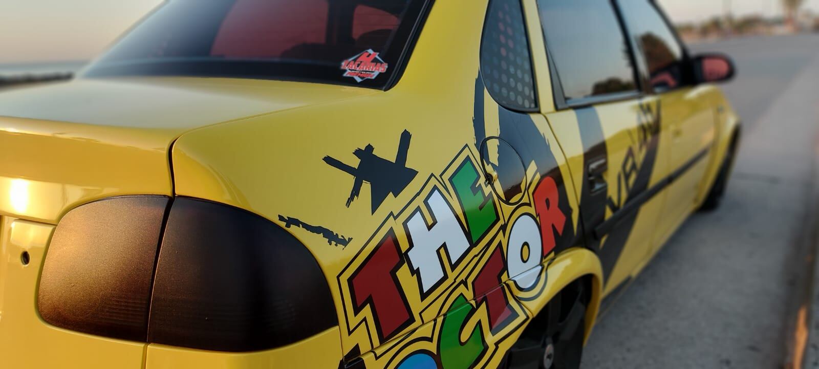 corsa amarillo - Emi Toldo