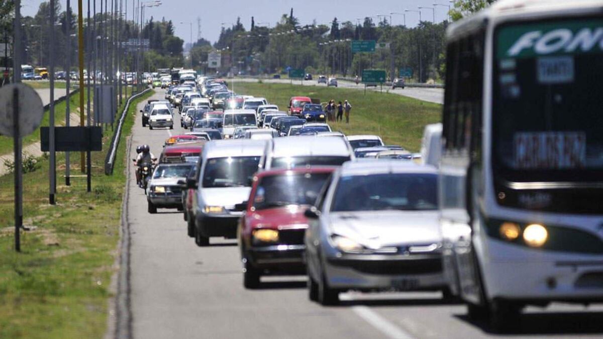 Caos de tránsito en la Ruta 2 por el fin de semana largo de Semana Santa