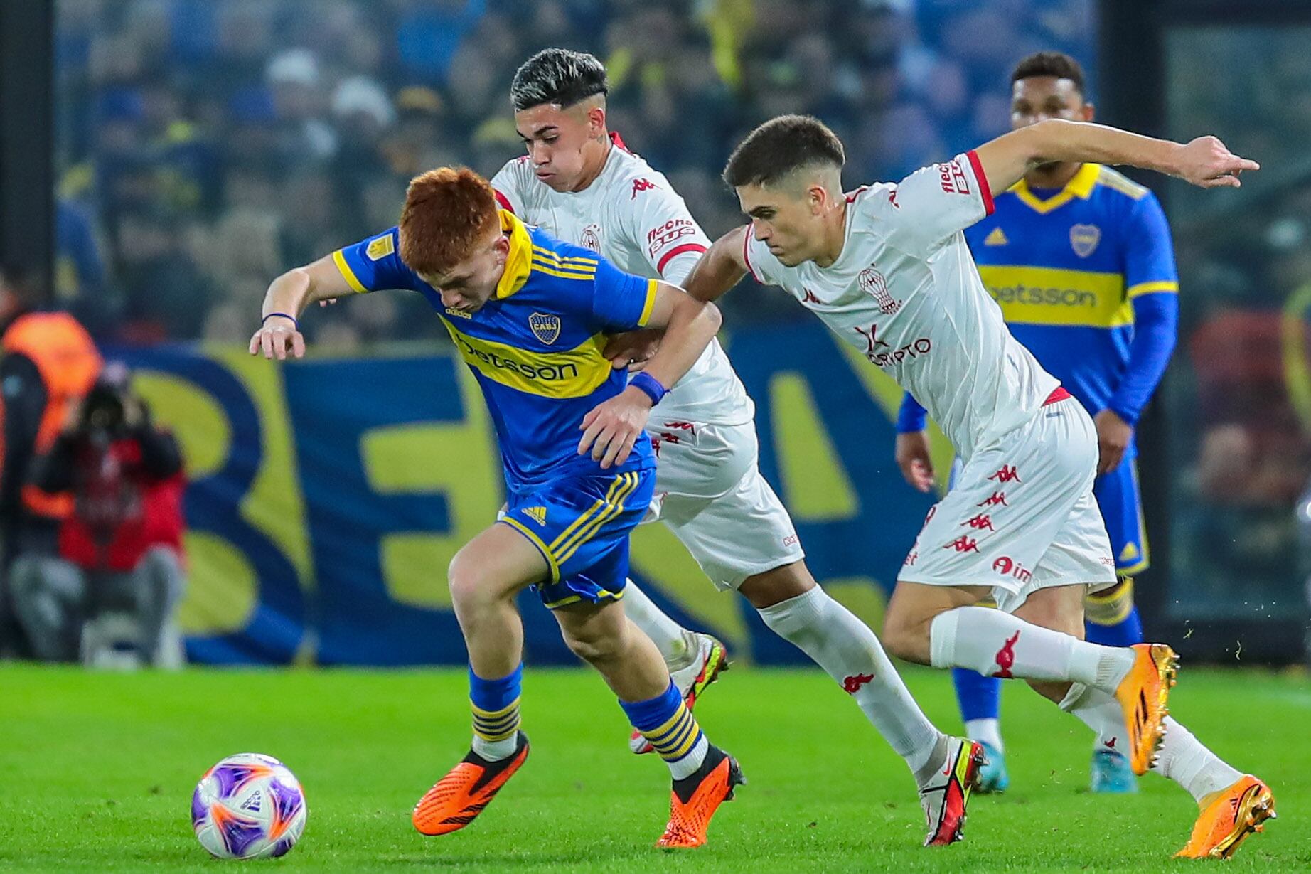 Buen primer tiempo del "Colo" Barco en el partido de Boca con Huracán en la fecha 24 de la Liga Profesional. (Fotobaires)