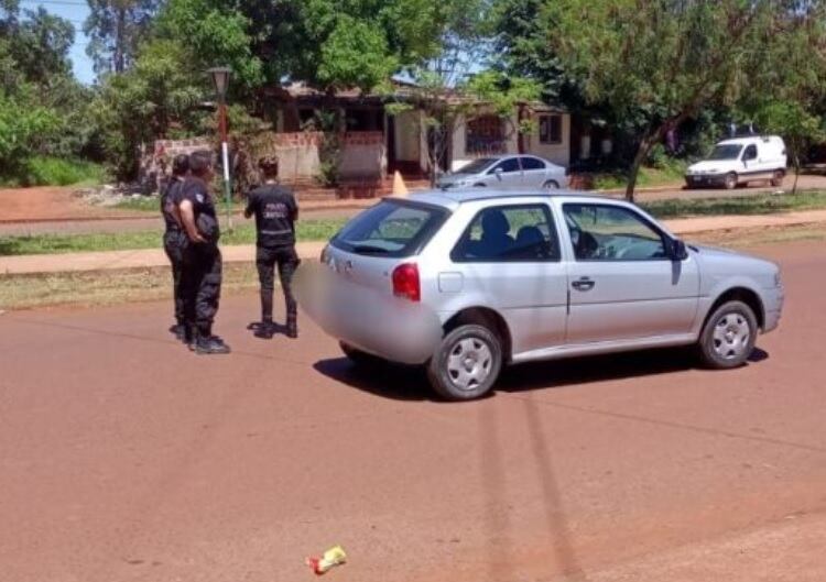 Accidente vial en Garupá terminó con un peatón herido.