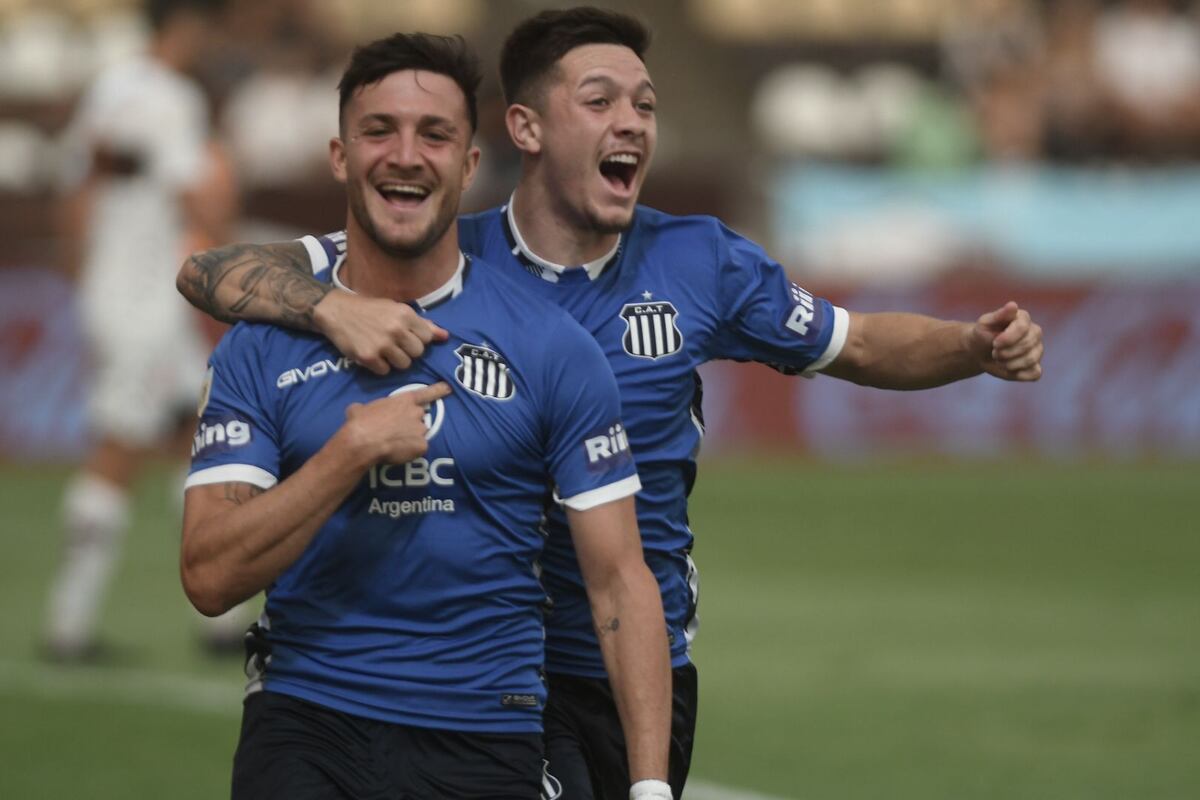 Videos: Así fueron los goles de Pizzini y de Santos para poner arriba a Talleres contra Platense