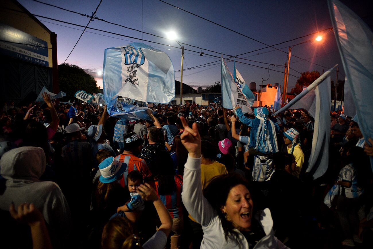 Así fue la celebración de Racing de Nueva Italia, el campeón del Federal A que ascendió a la Primera Nacional. (Pedro Castillo / La Voz)