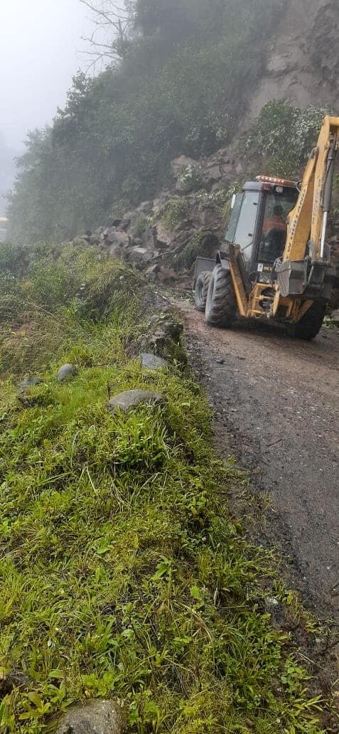 En el lugar trabajaron con maquinaria pesada.