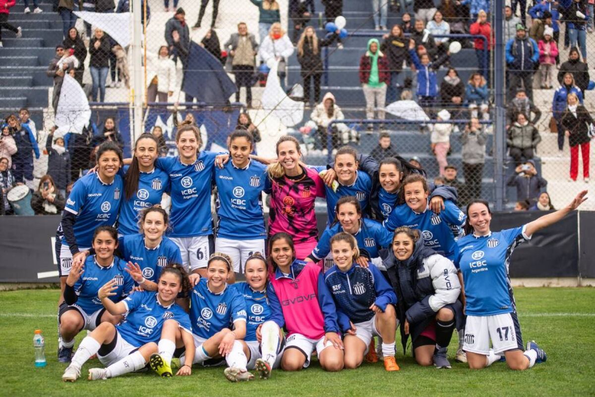 En un duelo clave, el femenino de Talleres goleó a Deportivo Maipú y mantiene la ilusión por el ascenso