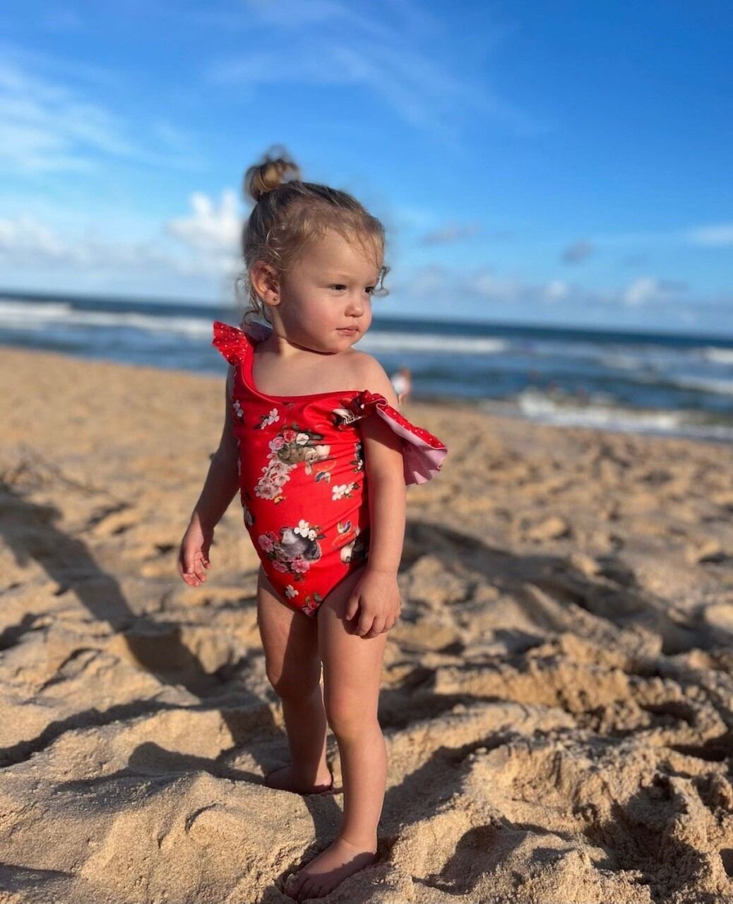 El traje de baño rojo que estrenó Anita en Brasil.