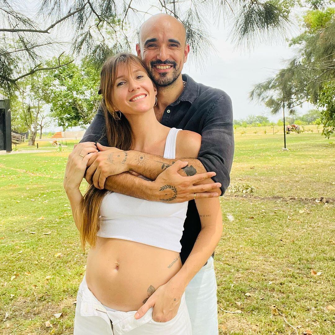 Abel Pintos y Mora Calabrese esperan a su segundo hijo juntos. Captura de Instagram.