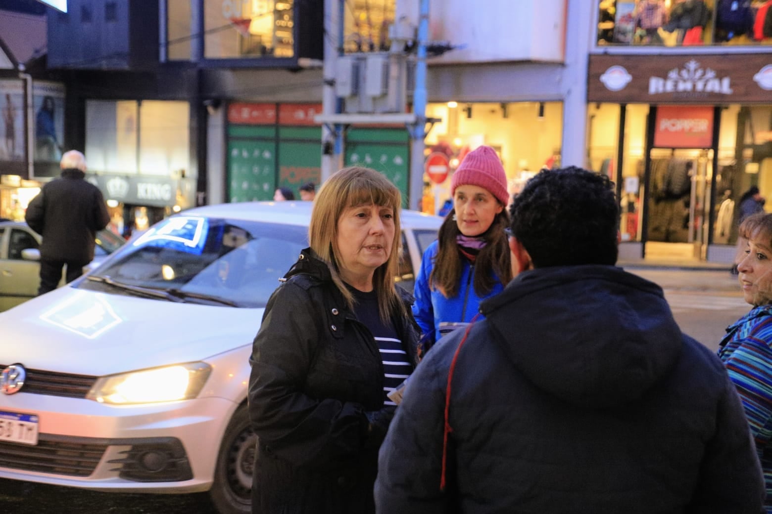 Somos Fueguinos recorrió las calles de la ciudad para reunirse con personas, a fin de conversar sobre la reforma a la Carta Orgánica.