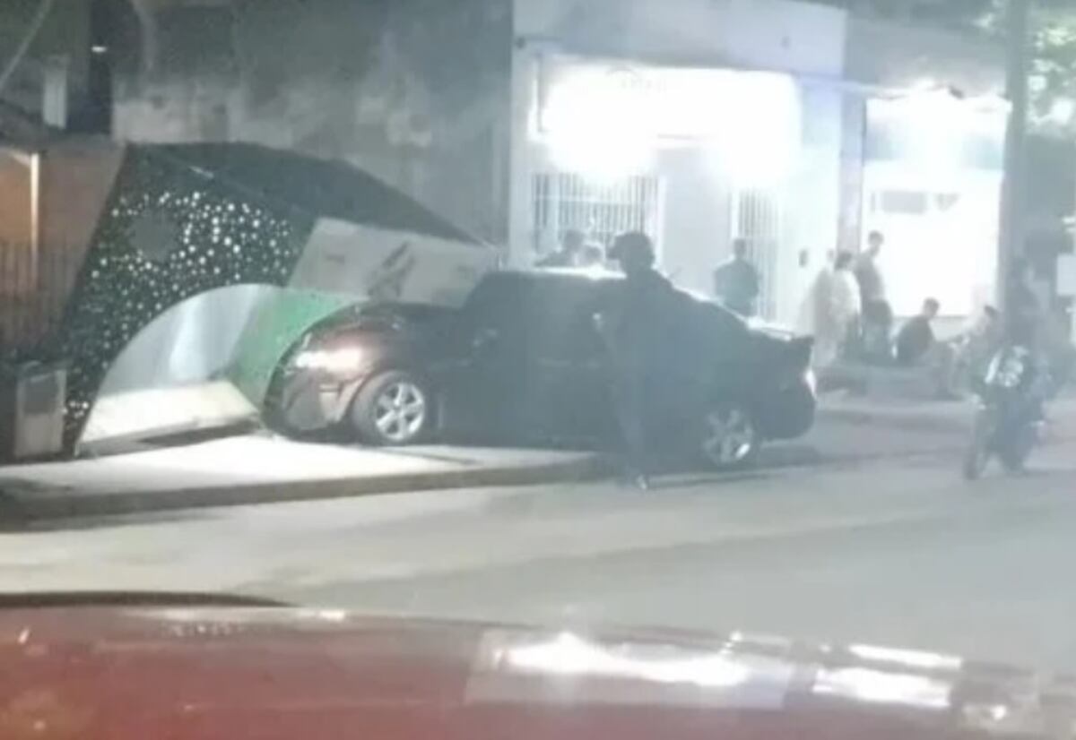 Posadas: manejaba ebrio y terminó impactando contra una parada de colectivos