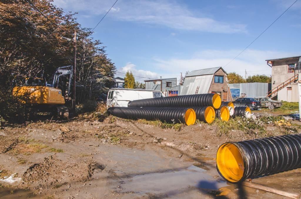 La Municipalidad de Ushuaia realiza trabajos pluviales en la calle Pista de Esquí