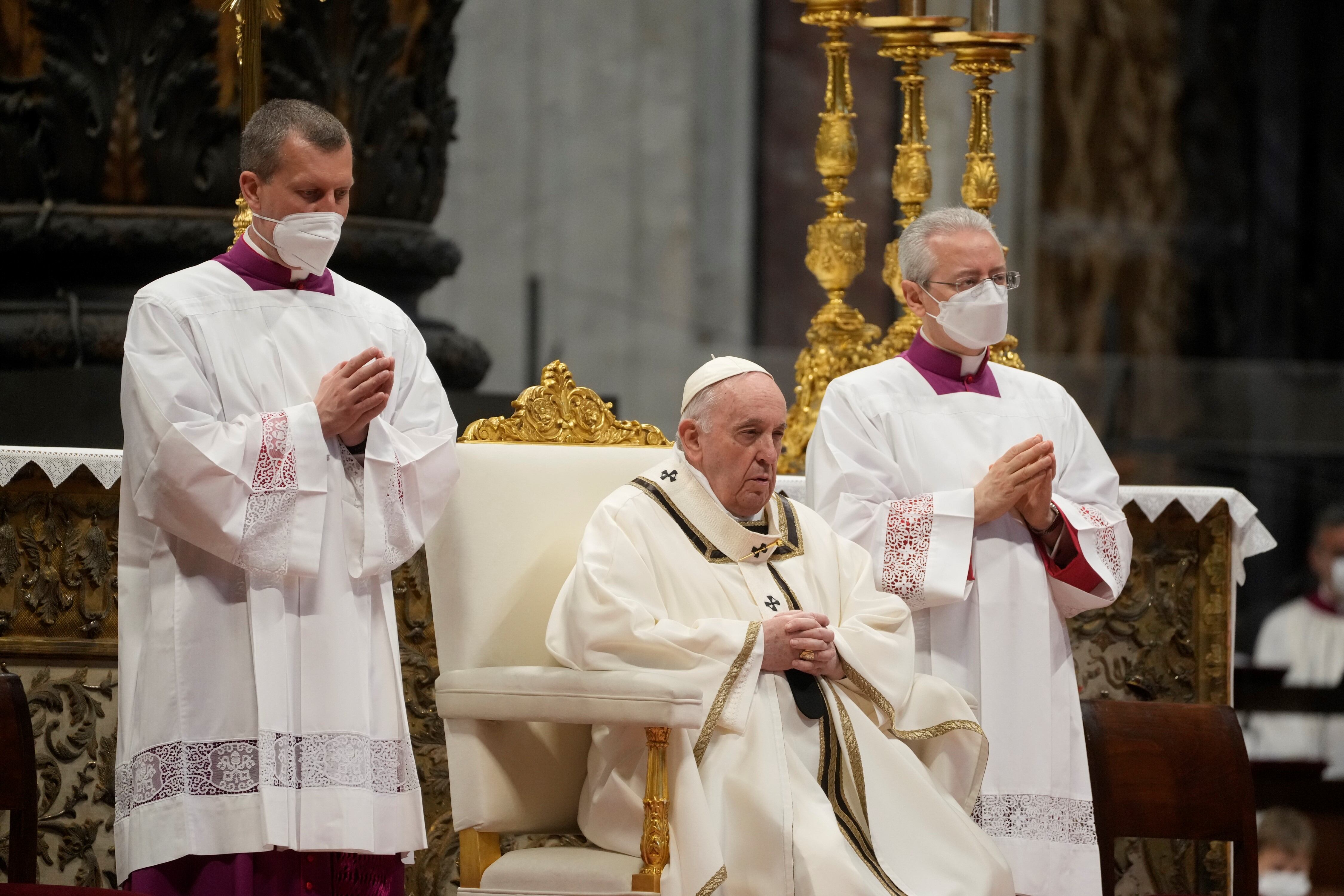 Por el momento, los viajes programados del Papa se ven suspendidos. 