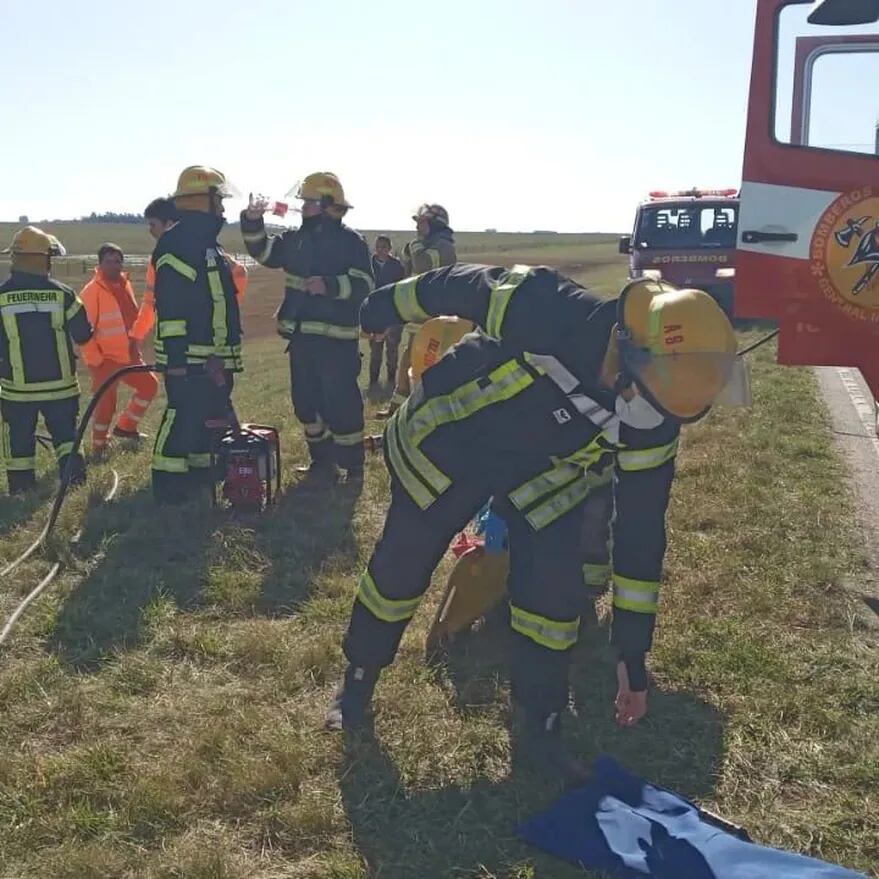 El operativo de Bomberos, asistiendo a las víctimas.