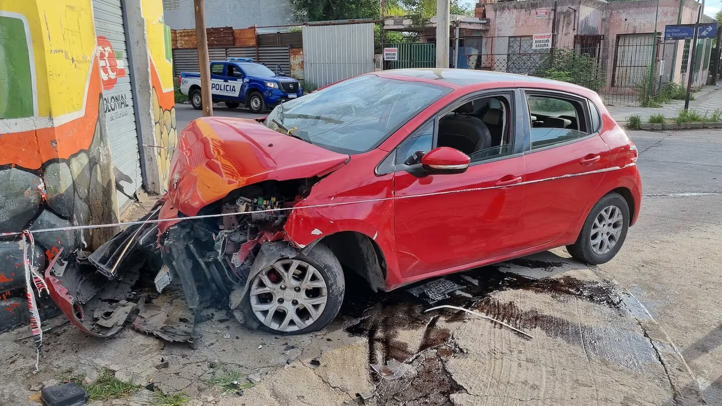 Fuertes imágenes del siniestro vial en barrio Patricios Norte.