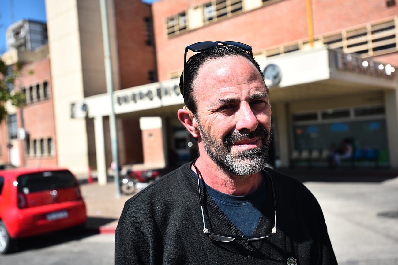 Gustavo Álvarez padre de una de las chicas heridas en el acciente que protagonizó Oscar Gonzalez  Foto: (Pedro Castillo / La Voz)