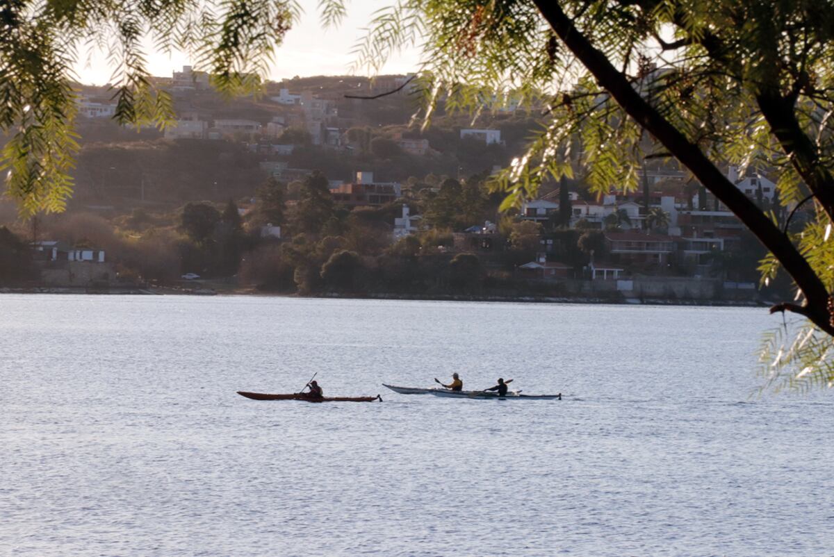Noche de rescates en el lago San Roque