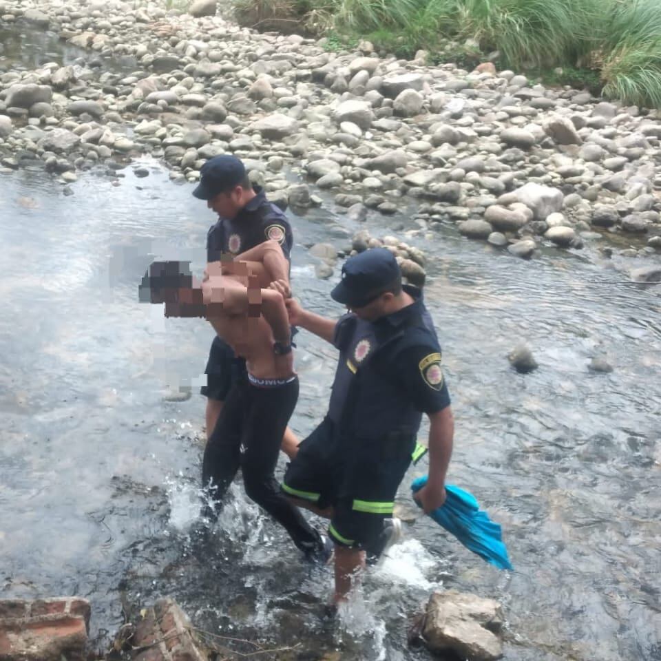 Se tiró al río para evitar ser apresado.