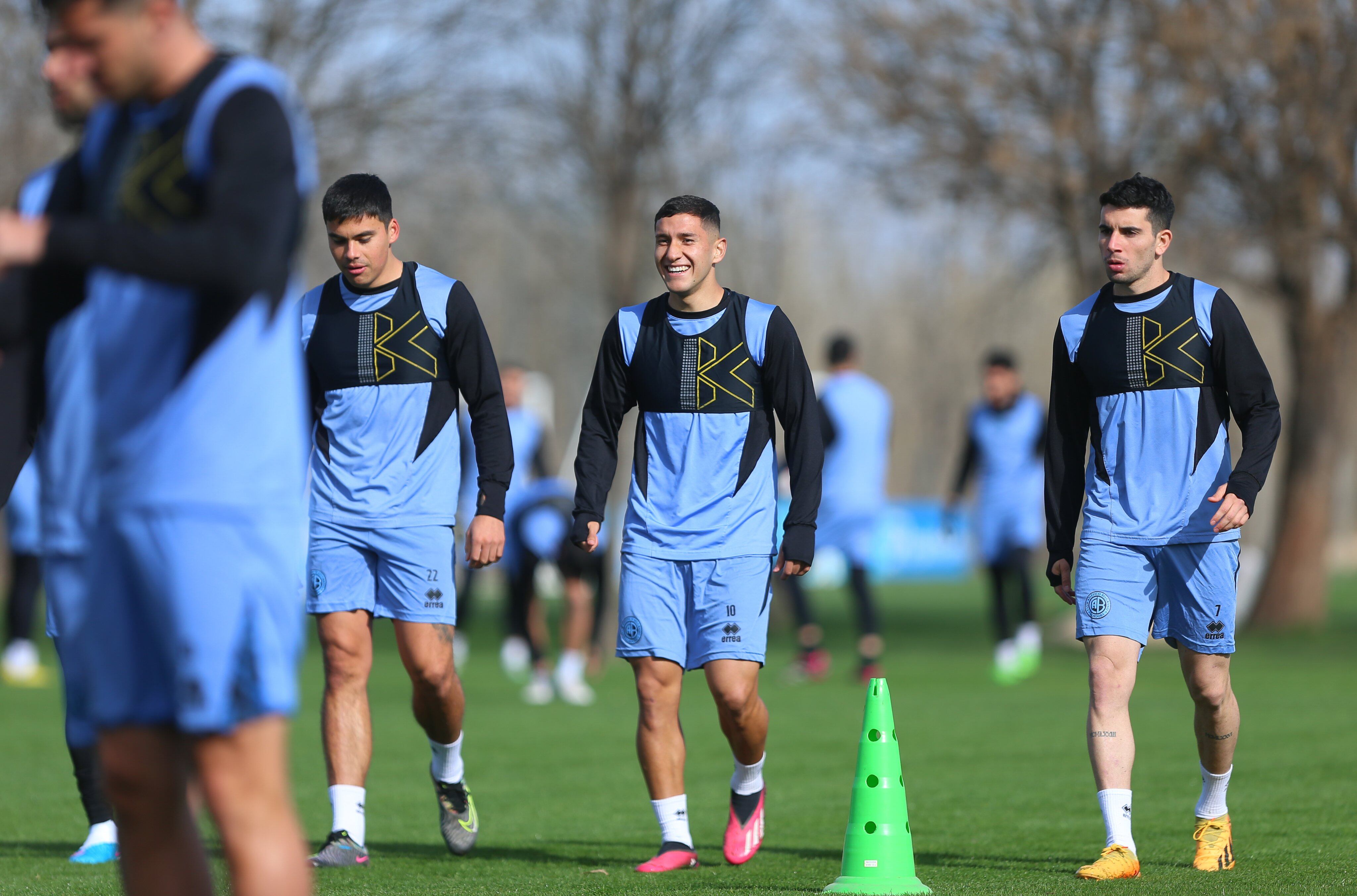 Alex Ibacache, Matías Marín y Lautaro Pastrón, viejos conocidos del fútbol de Chile en el Pirata (Prensa Belgrano)