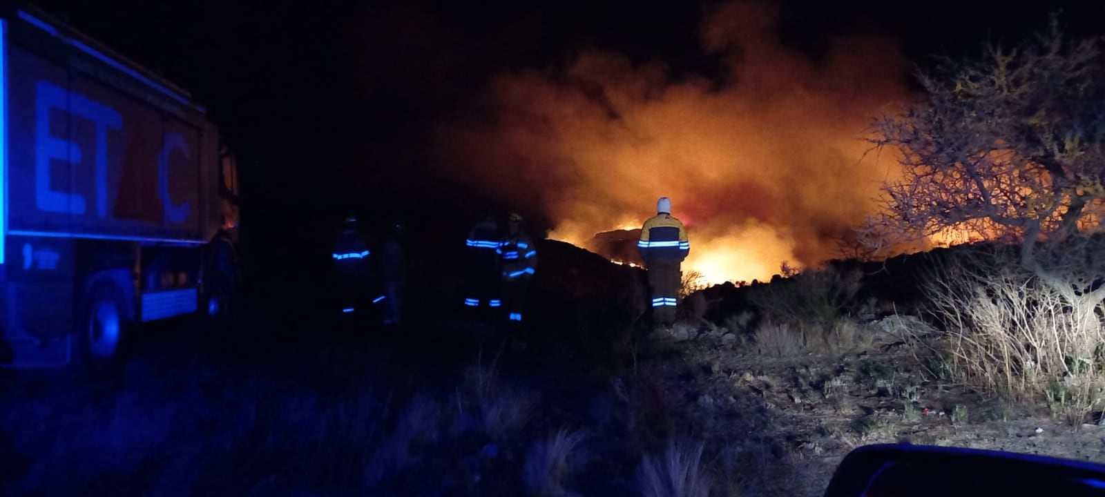 Incendio en Cuchi Corral, en La Cumbre, este lunes. (Fotos gentileza Claudia Cepeda, La Nómina)