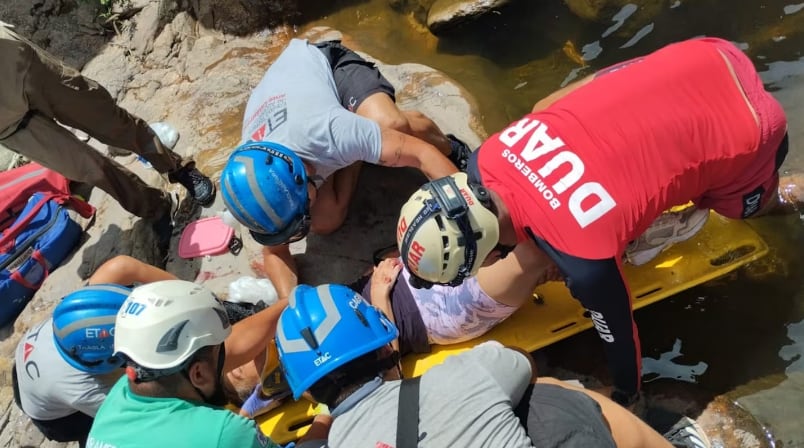 La turista de 47 años quedó internada en un hospital de Mina Clavero.