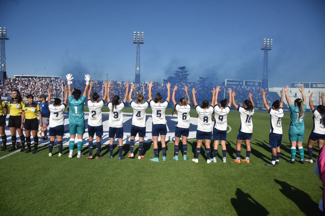 El equipo femenino de Talleres recibió a Defensores de Belgrano por el partido de vuelta de la final por el ascenso a la A de la AFA. (Facundo Luque / La Voz)