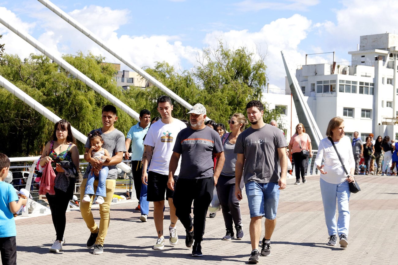 Gran cantidad de turistas llegaron a Villa Carlos Paz. El Cerro de La cruz y el centro de la ciudad recibieron a las familias que llegaron para Semana Santa.  (La Voz)