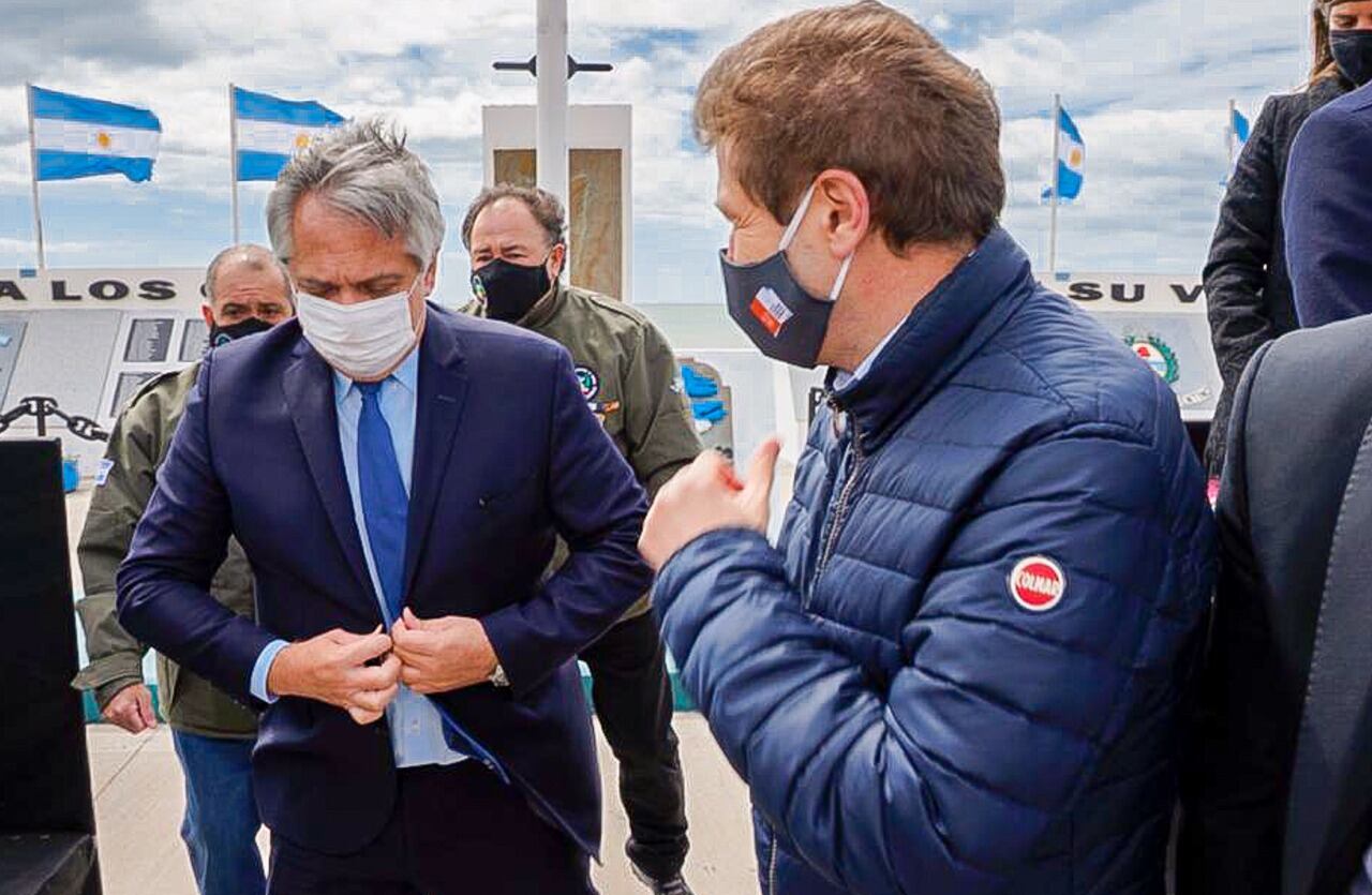 El Presidente visitó el Monumento a los Héroes de Malvinas en su visita a la ciudad de Río Grande