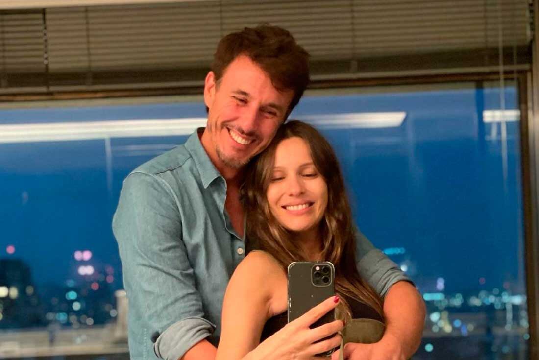 "Robert", como le dice Pampita, feliz junto a su esposa. (Instagram Roberto García Moritán)