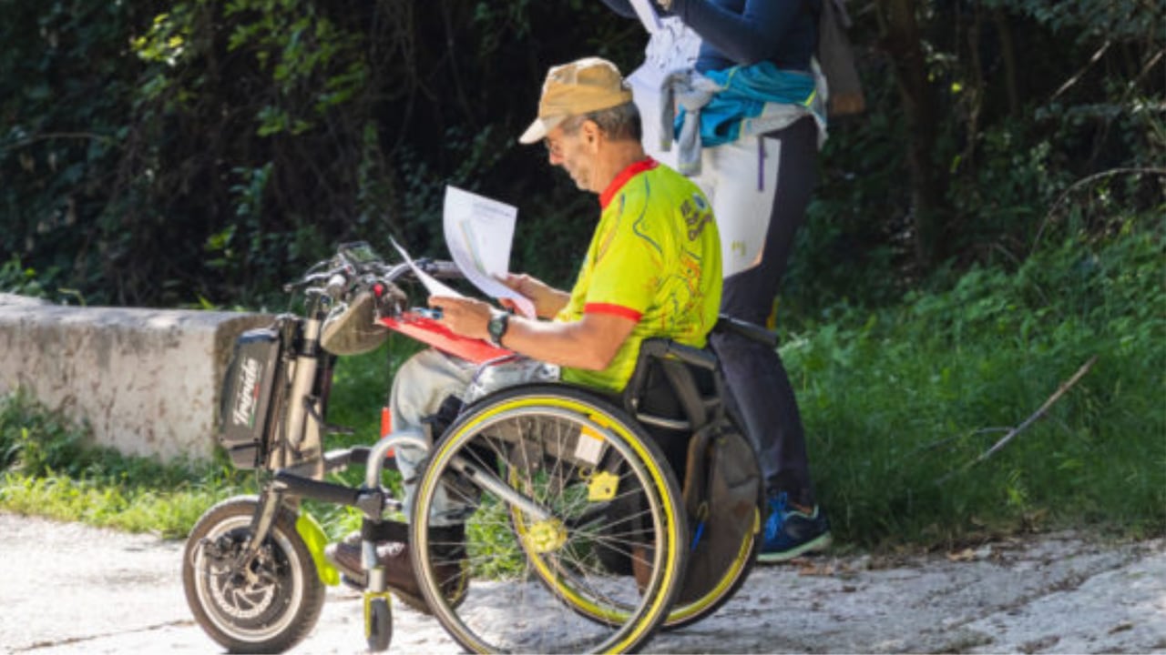 El deporte también puede ser practicado por personas con movilidad y visión reducida