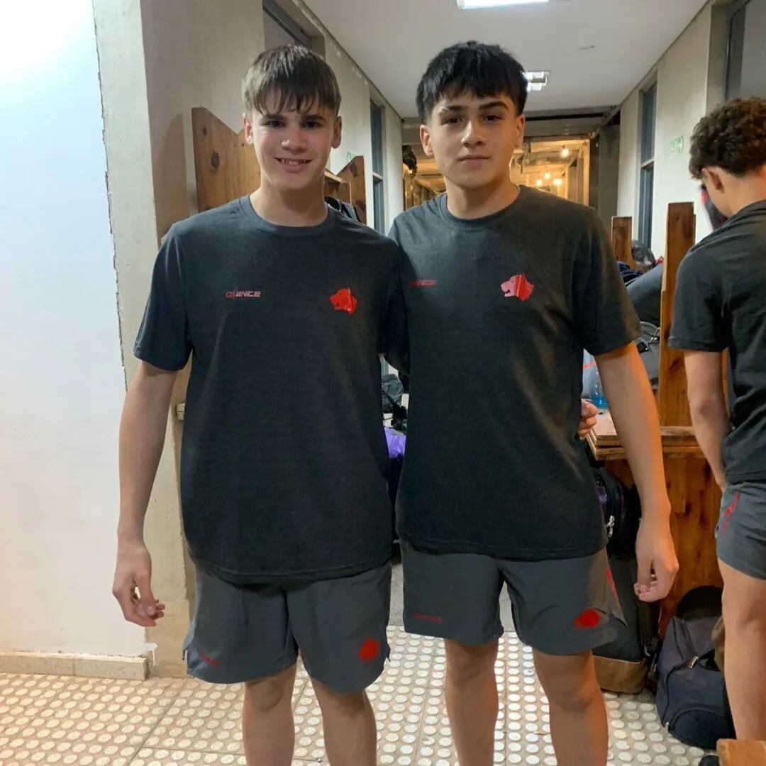 Ezequiel Colombo y Benjamín Sueldo de Arroyito lograron la Copa de Plata con los Doguitos Desarrollo Categoria M1