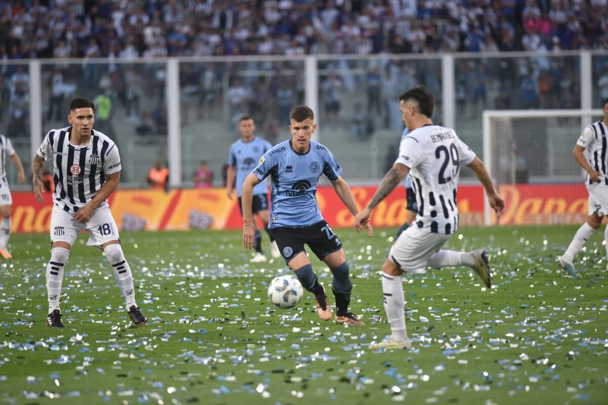 Video: se volvió loco Farré; el reclamo de todo Belgrano en el área de Talleres