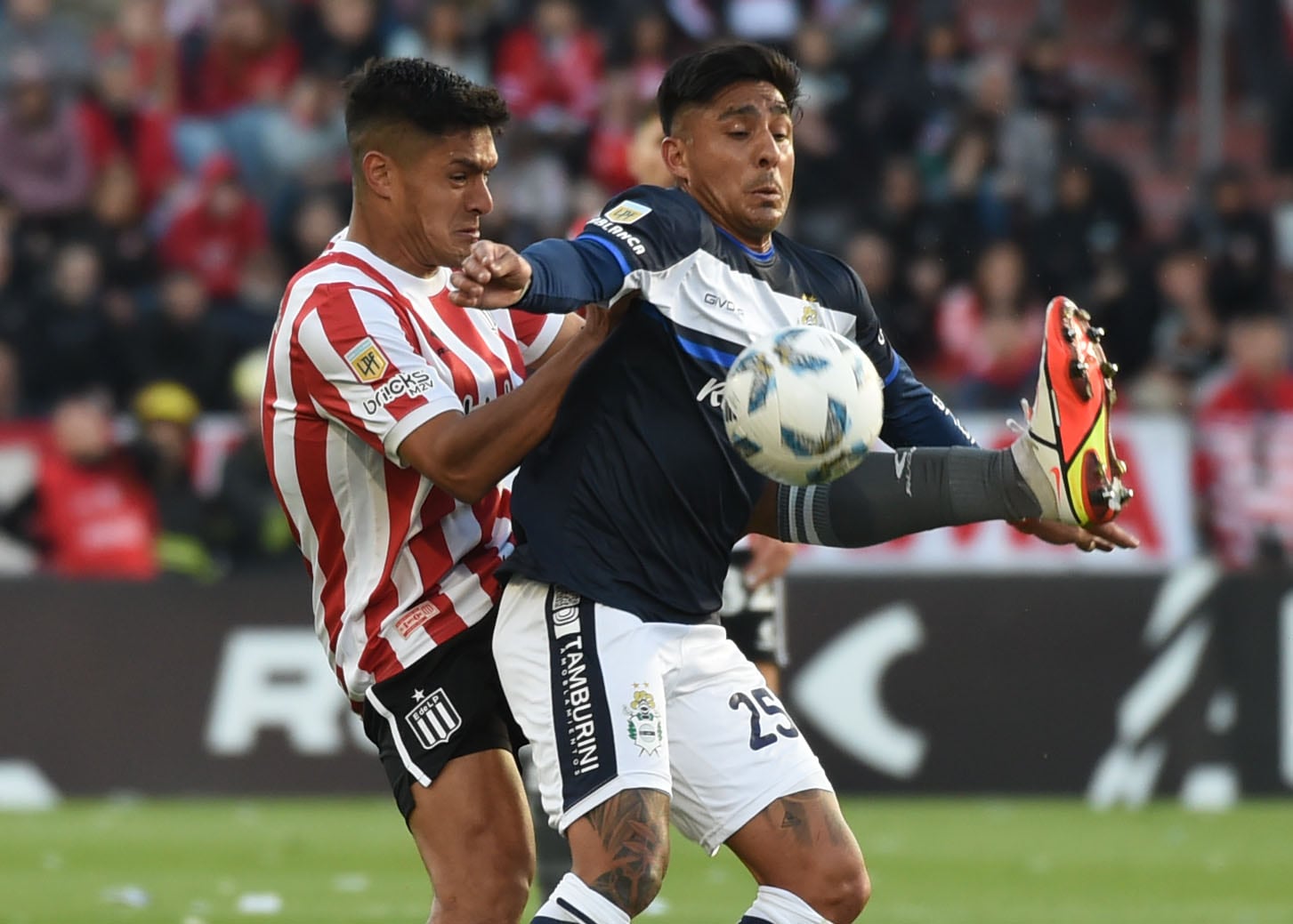 Estudiantes y Gimnasia disputaron el clásico de La Plata por la séptima fecha de la Copa de la Liga Profesional. (Fotobaires)