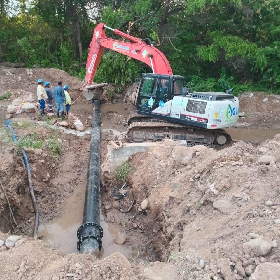 El plan de trabajo en el arroyo Blanquito incluyó la optimización de la traza del acueducto.