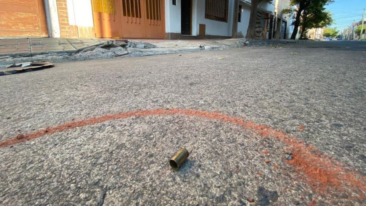 Video: un policía de Córdoba se defendió a los tiros de cuatro motochorros y terminó herido