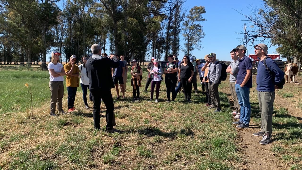 estudiantes de la Tecnicatura en Producción Agropecuaria Sostenible visitaron la Chacra de Barrow - Inta