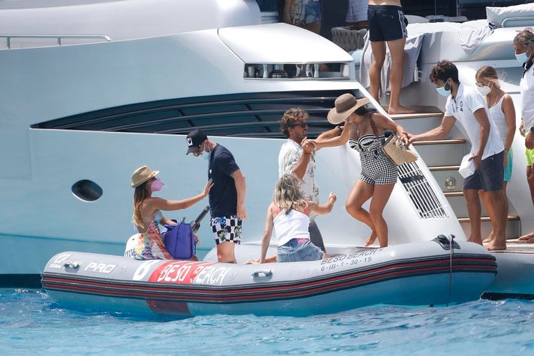 Lionel Messi y Antonela Roccuzzo se encontraron con sus amigos en Ibiza